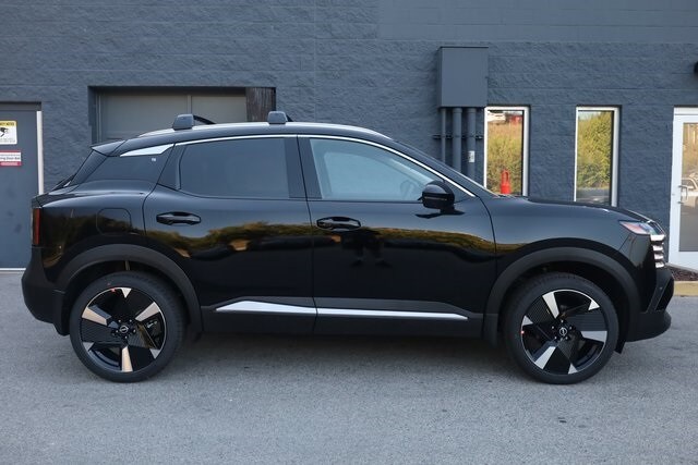 2026 Nissan Kicks SR photo 4