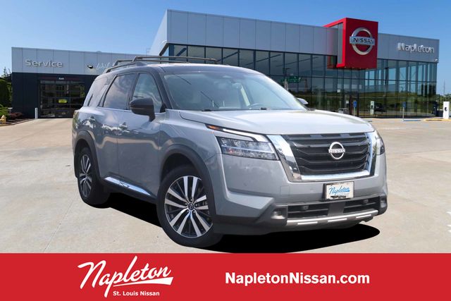 2022 Nissan Pathfinder Platinum 4WD's photo