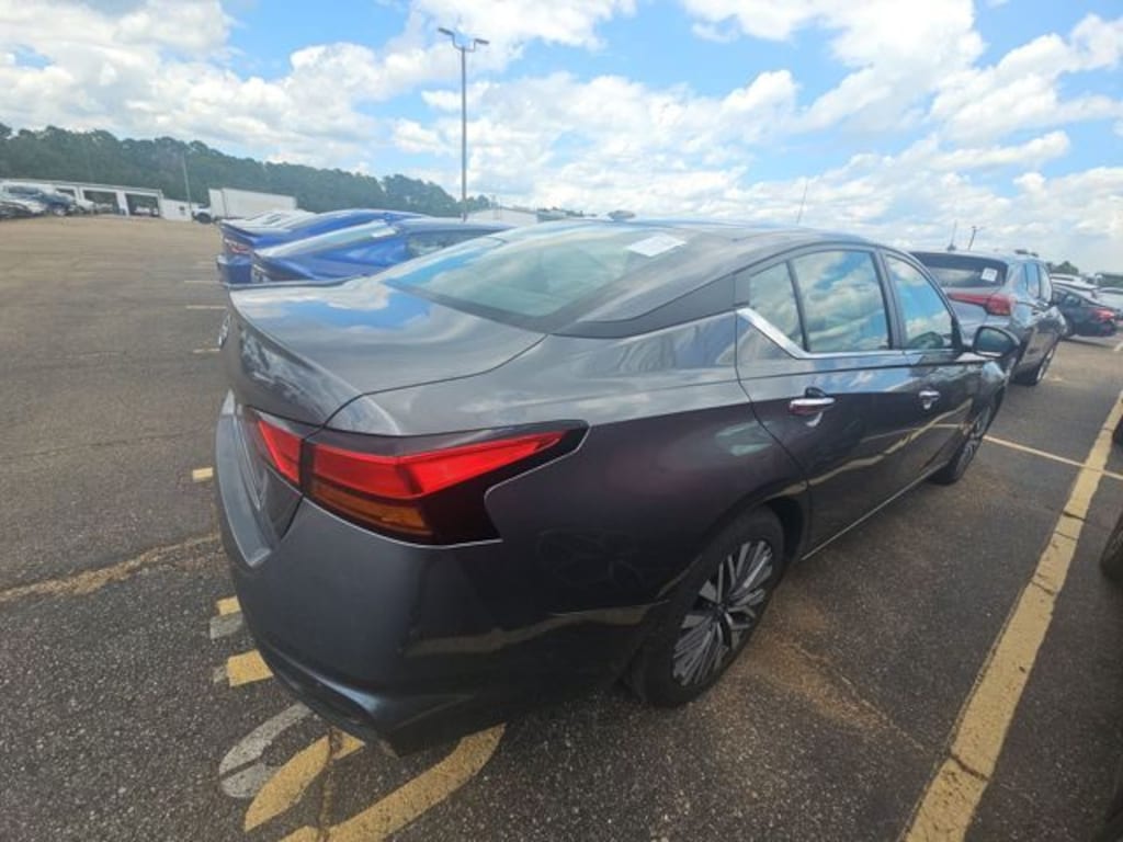 Used 2025 Nissan Altima SV Sedan