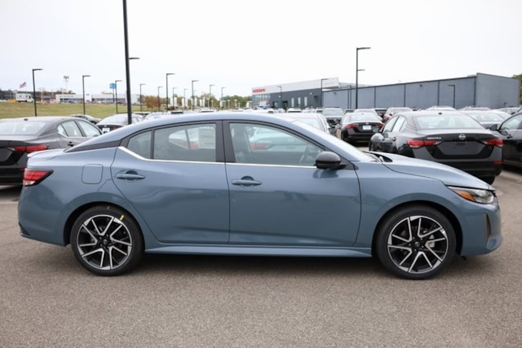 New 2025 Nissan Sentra SR Sedan