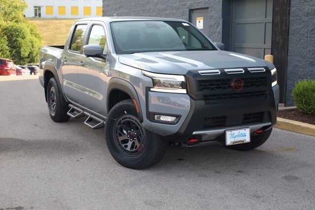 2025 Nissan Frontier PRO-4X photo 2