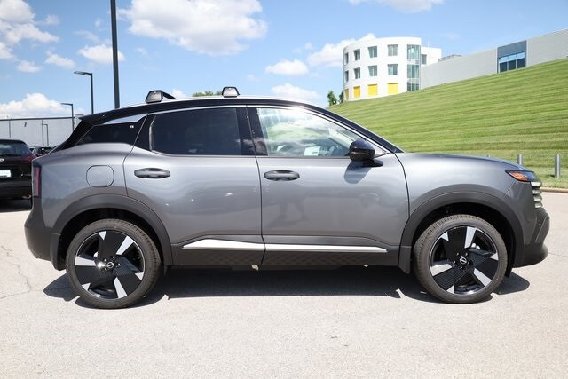 2025 Nissan Kicks SR photo 3