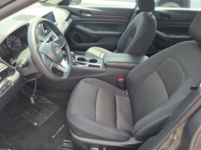 2025 Nissan Altima SV - Photo 6