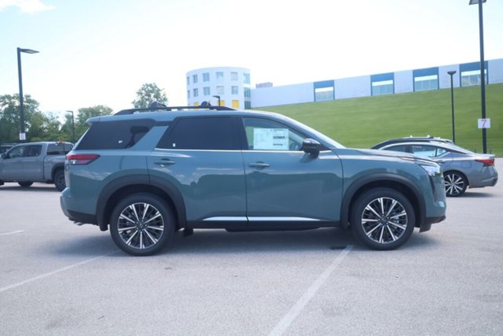 New 2026 Nissan Pathfinder Platinum SUV
