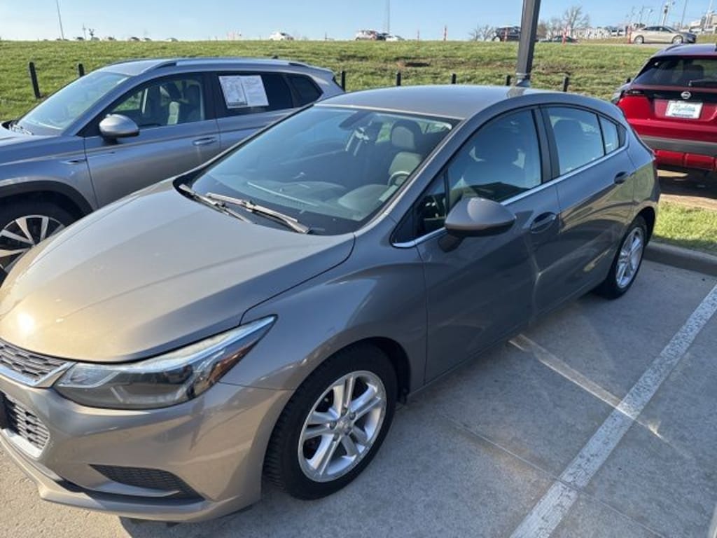 Used 2017 Chevrolet Cruze LT Auto Hatchback