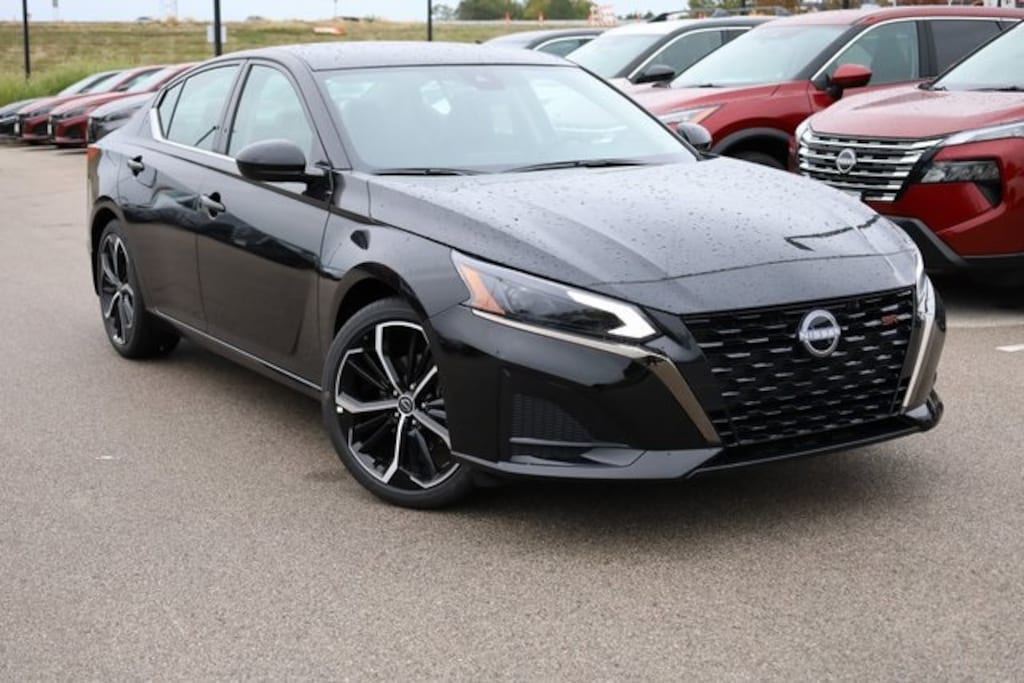 New 2025 Nissan Altima SR Sedan