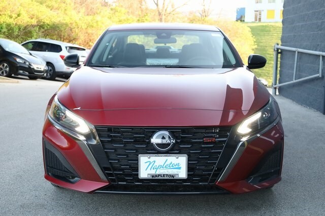 2025 Nissan Altima SR photo 3