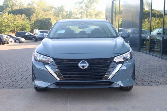 2025 Nissan Sentra SV photo 3