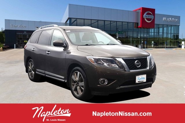 2015 Nissan Pathfinder Platinum's photo