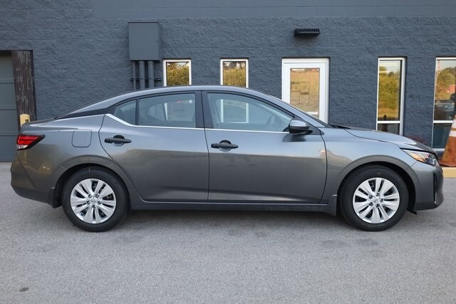 2025 Nissan Sentra S photo 3