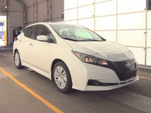 2025 Nissan Leaf S photo 3