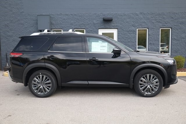 2025 Nissan Pathfinder SL photo 2