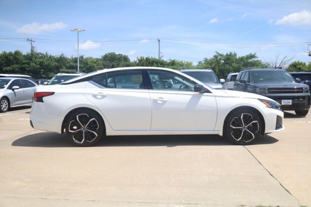 Used 2025 Nissan Altima SR Sedan