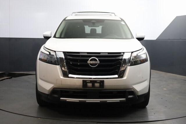 2025 Nissan Pathfinder SL photo 2