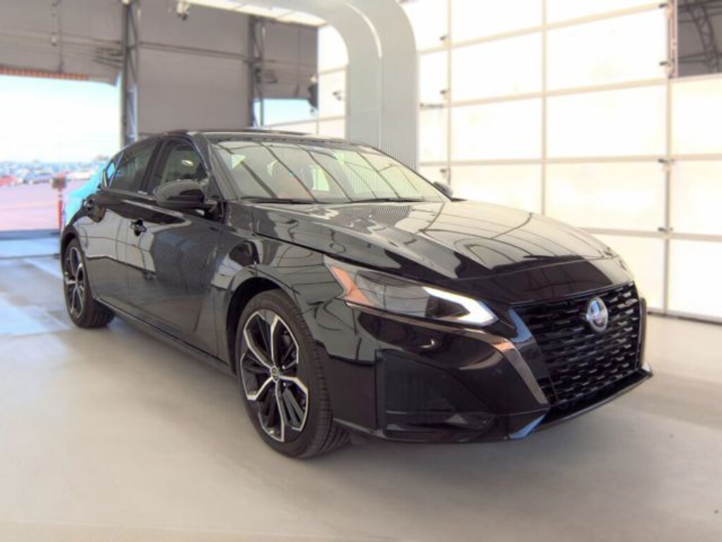 Used 2025 Nissan Altima SR Sedan