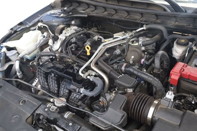 2025 Nissan Altima SR - Photo 11