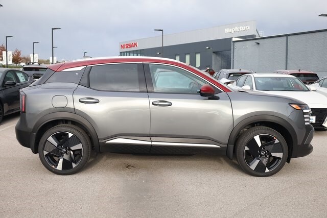 2026 Nissan Kicks SR photo 3