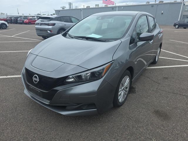 2025 Nissan Leaf S's photo