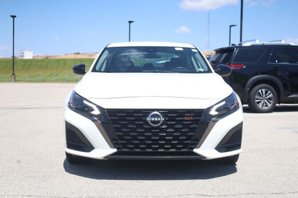 Used 2025 Nissan Altima SR Sedan