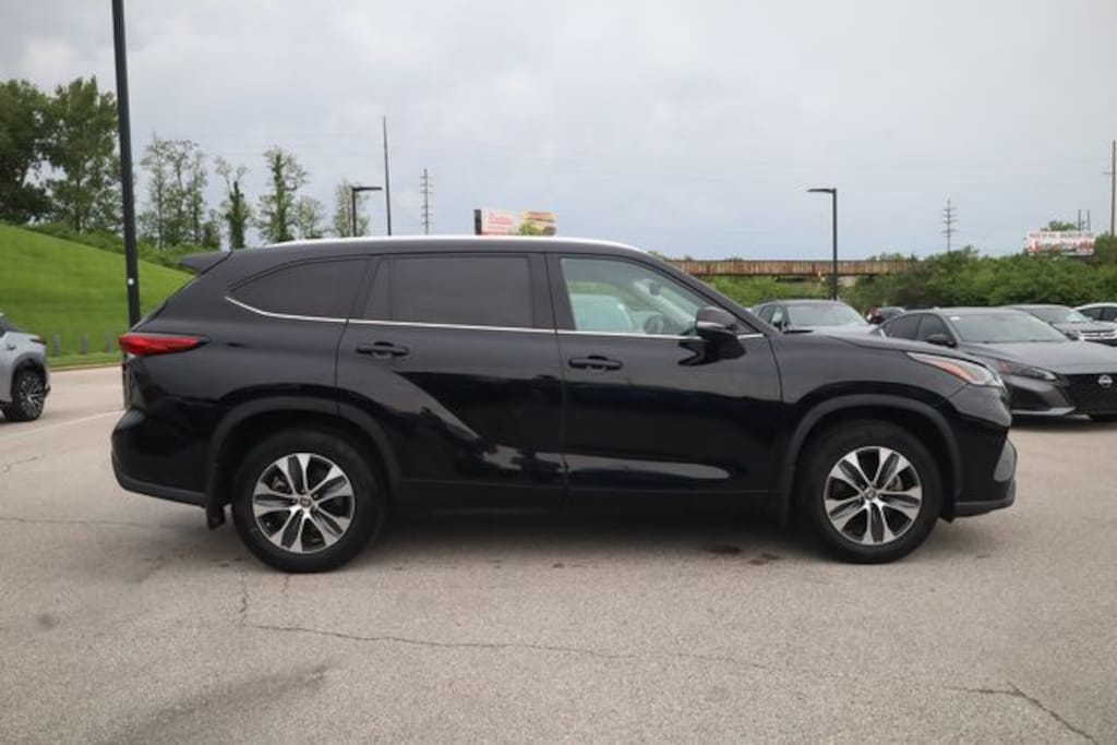 Used 2021 Toyota Highlander XLE SUV