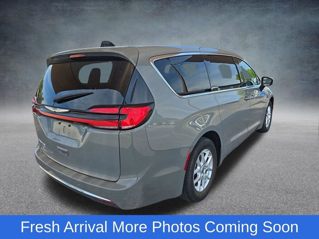 Used 2023 Chrysler Pacifica Touring L Passenger Van