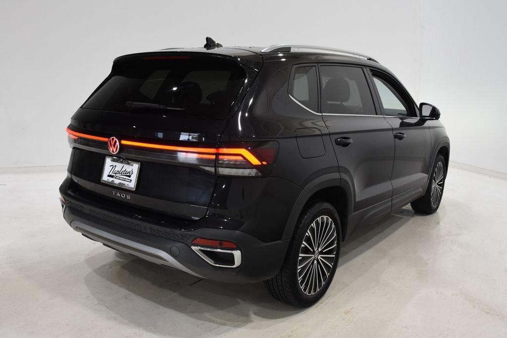 Used 2025 Volkswagen Taos 1.5T SE Sport Utility