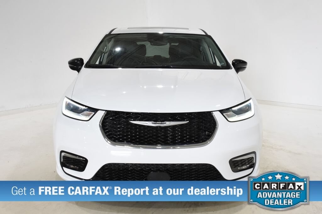 Used 2024 Chrysler Pacifica Limited Passenger Van