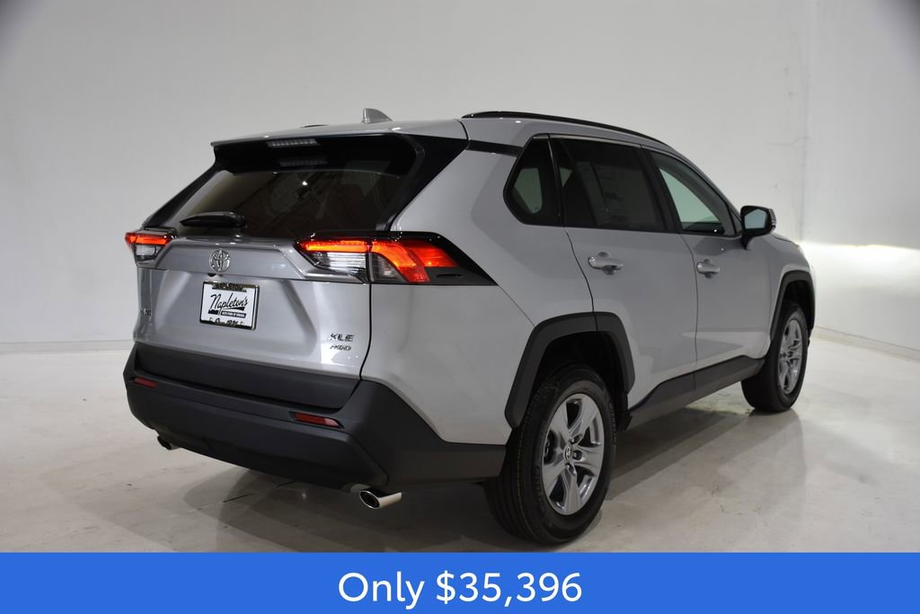 2025 Toyota RAV4 XLE photo 4
