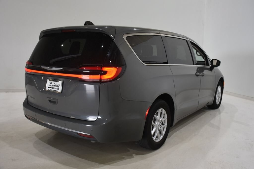 Used 2023 Chrysler Pacifica Touring L Passenger Van
