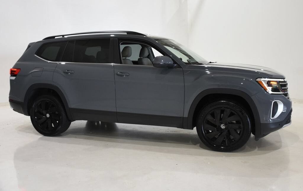 Used 2025 Volkswagen Atlas 2.0T SE w/Technology Sport Utility