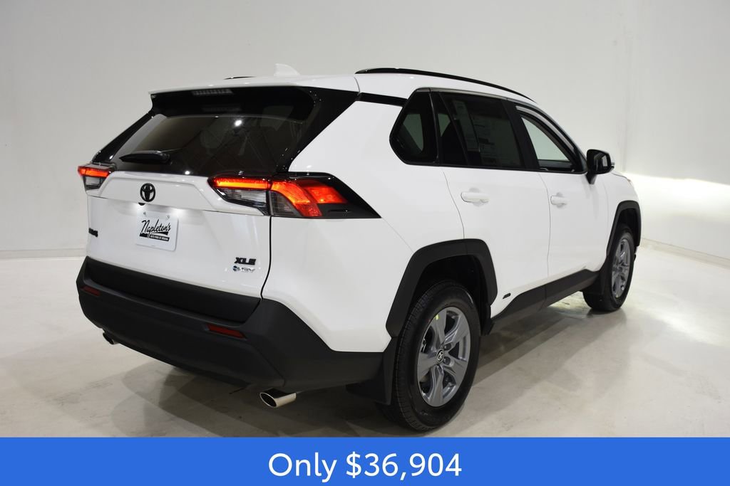 2025 Toyota RAV4 Hybrid XLE photo 4