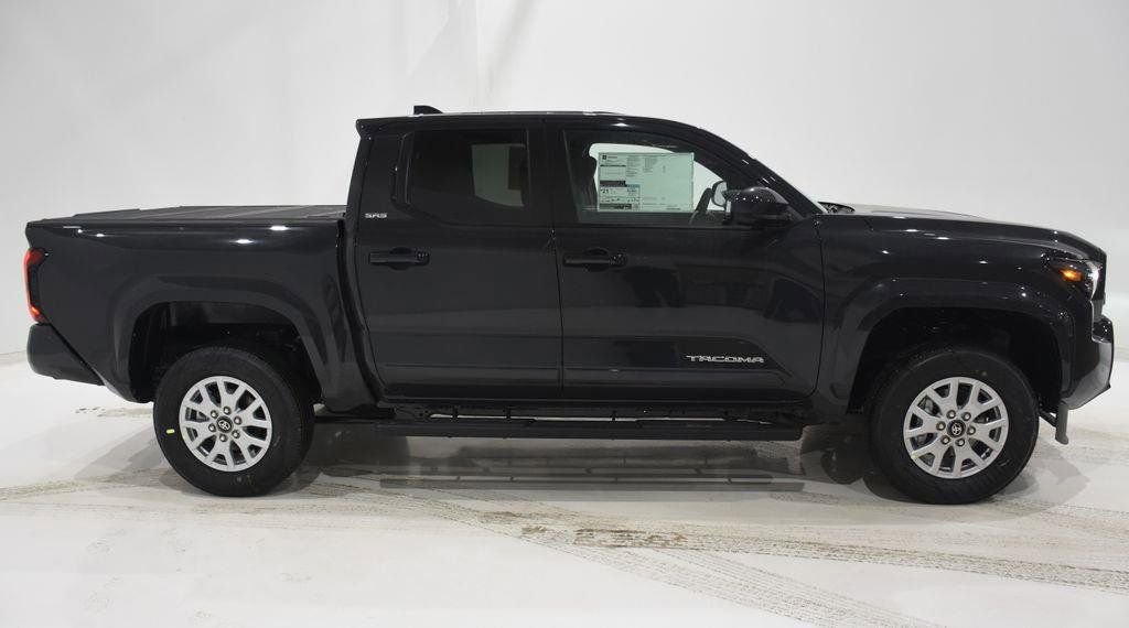 2025 Toyota Tacoma SR5 photo 3