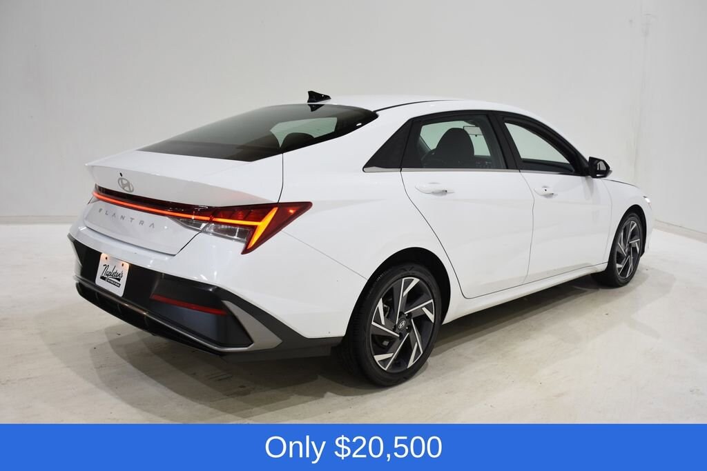 Used 2025 Hyundai Elantra SEL Convenience Sedan