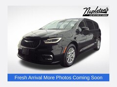 2023 Chrysler Pacifica Touring L Passenger Van