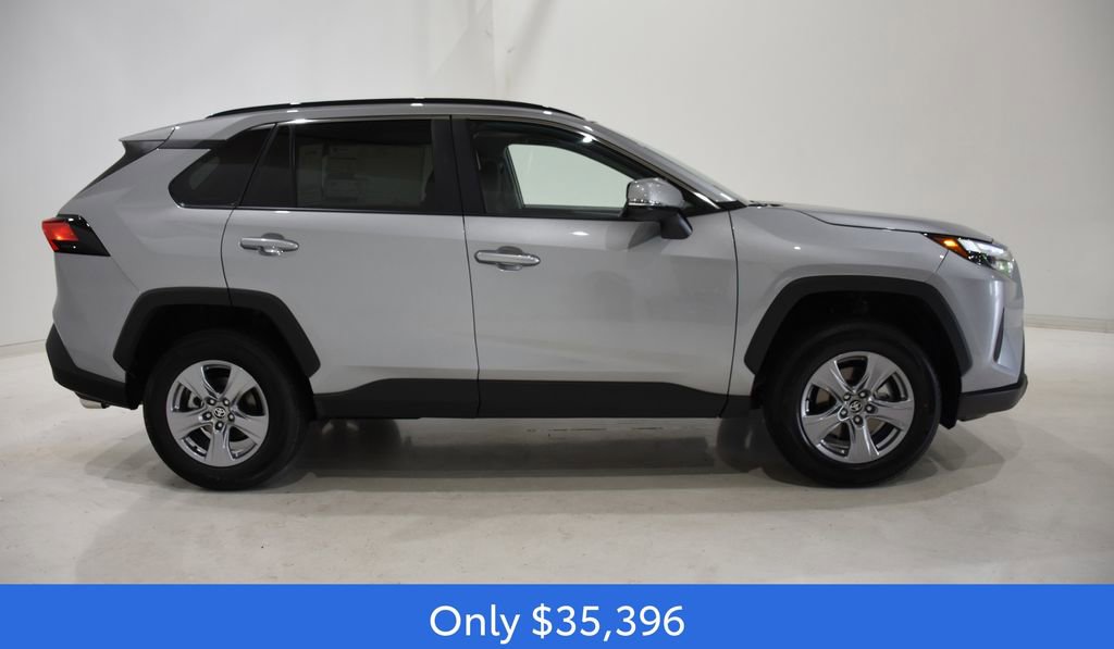 2025 Toyota RAV4 XLE photo 3