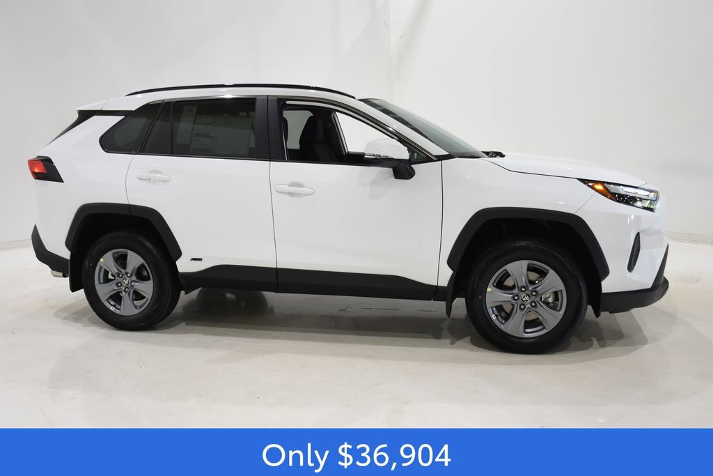 2025 Toyota RAV4 Hybrid XLE photo 3