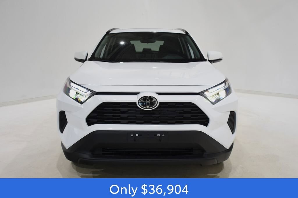 2025 Toyota RAV4 Hybrid XLE photo 2