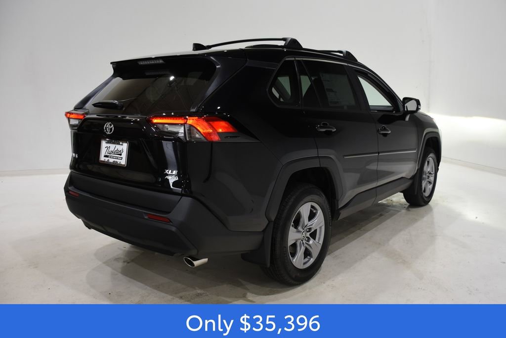 2025 Toyota RAV4 XLE photo 4
