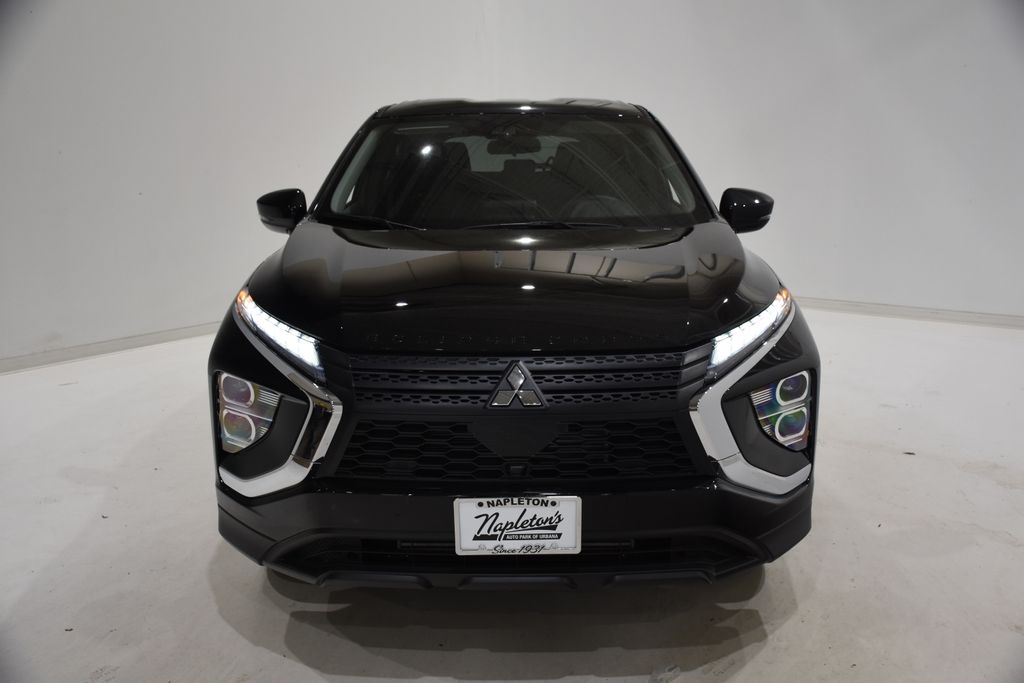 2025 Mitsubishi Eclipse Cross LE photo 2