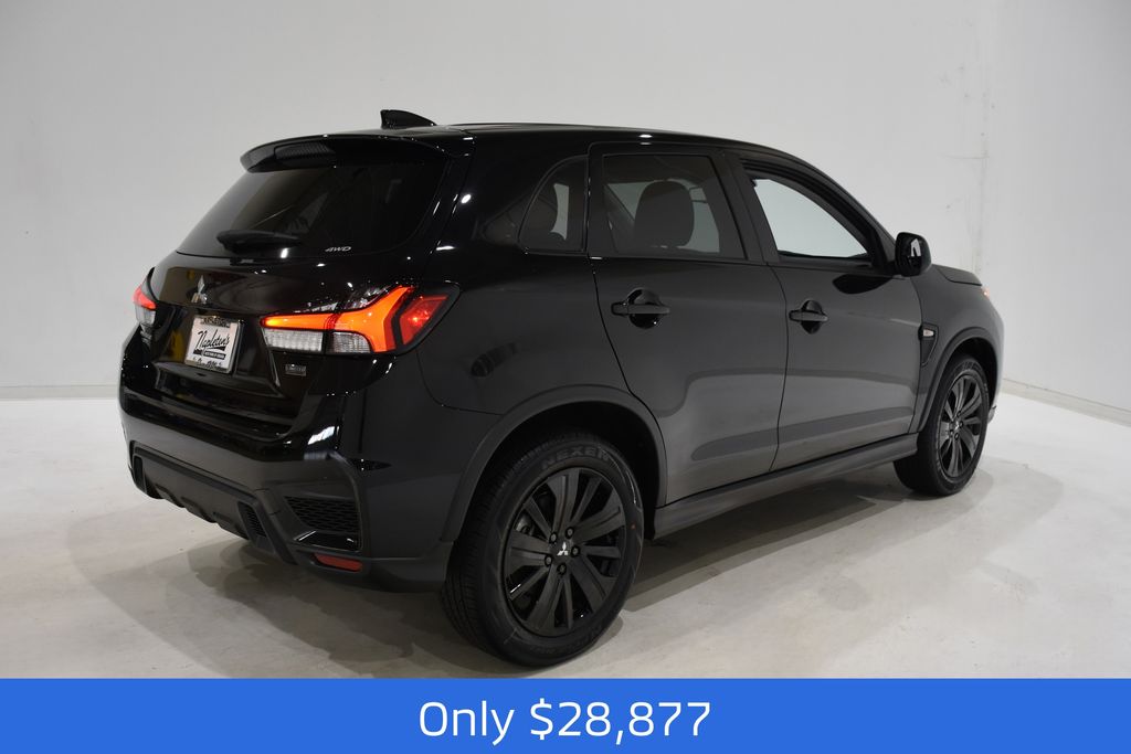 2025 Mitsubishi Outlander Sport LE photo 2