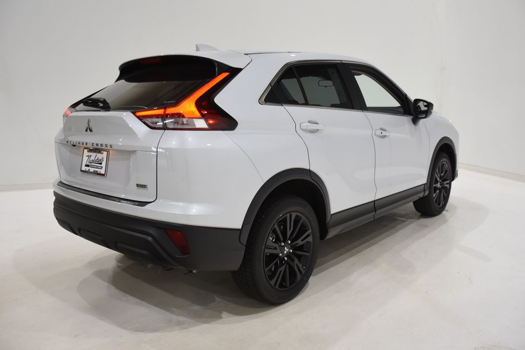 2025 Mitsubishi Eclipse Cross LE photo 4