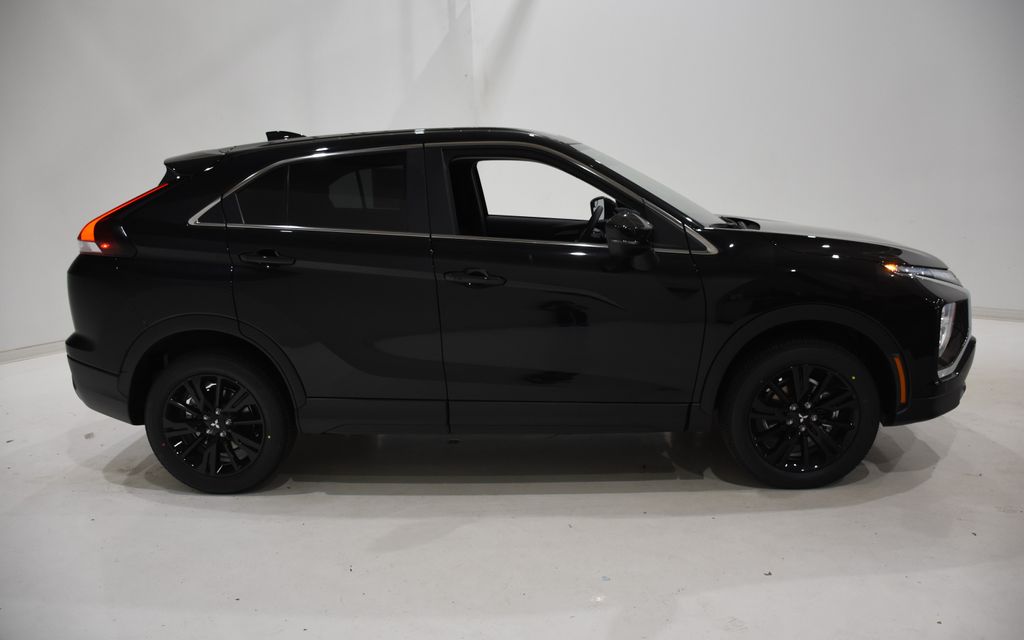 2025 Mitsubishi Eclipse Cross LE photo 3
