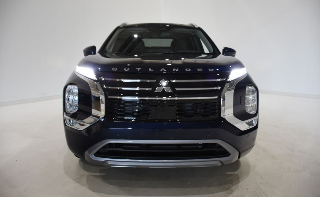 2025 Mitsubishi Outlander SEL photo 2