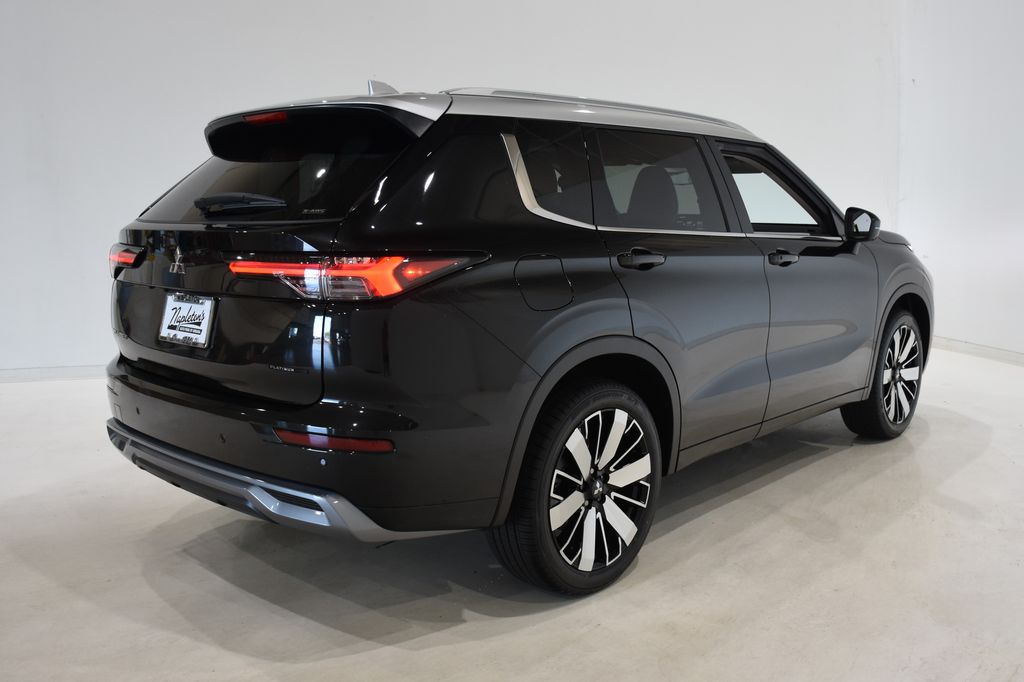 2025 Mitsubishi Outlander Platinum photo 4