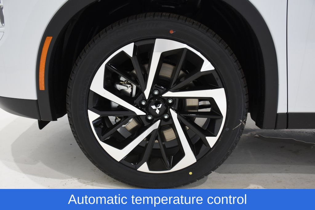 2025 Mitsubishi Outlander Plug-in Hybrid SE - Photo 6