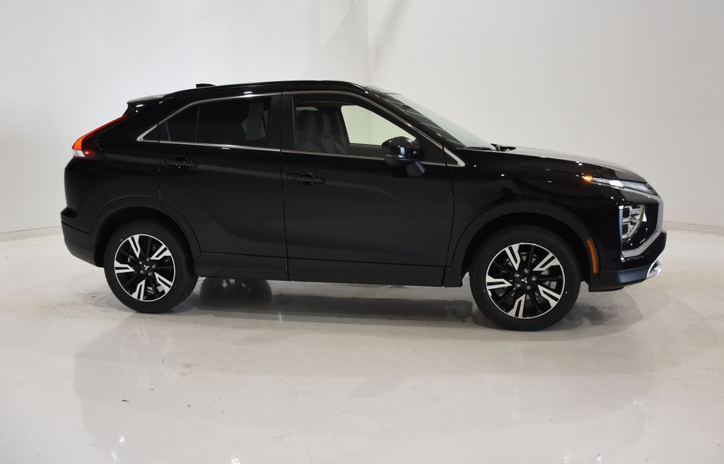 2025 Mitsubishi Eclipse Cross SE photo 3