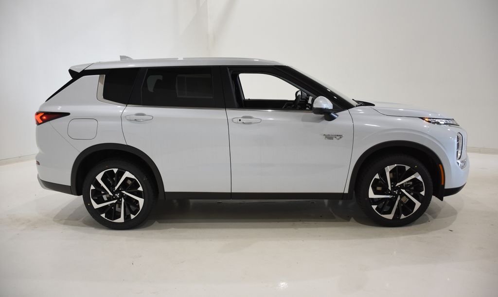 2025 Mitsubishi Outlander PHEV SE photo 3