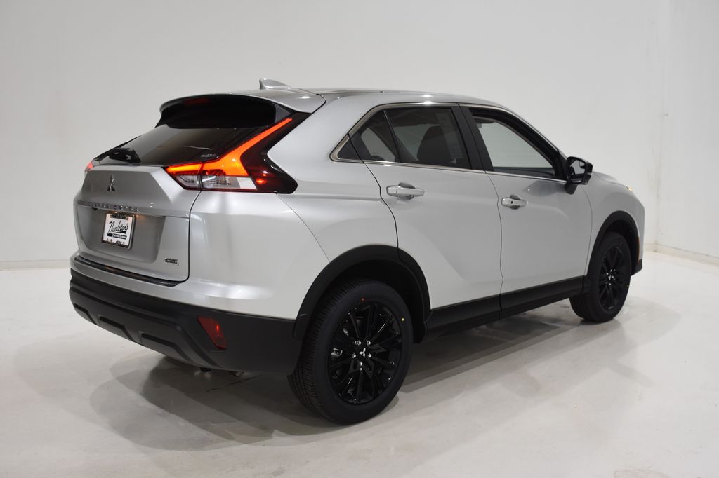 2025 Mitsubishi Eclipse Cross LE photo 4
