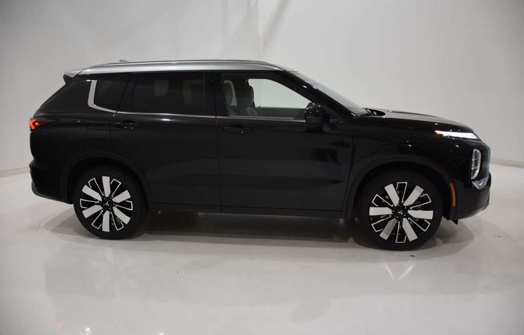 2025 Mitsubishi Outlander Platinum photo 3
