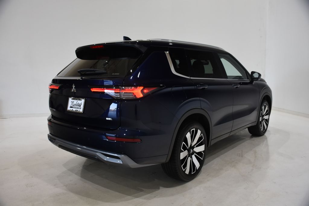 2025 Mitsubishi Outlander SEL photo 4